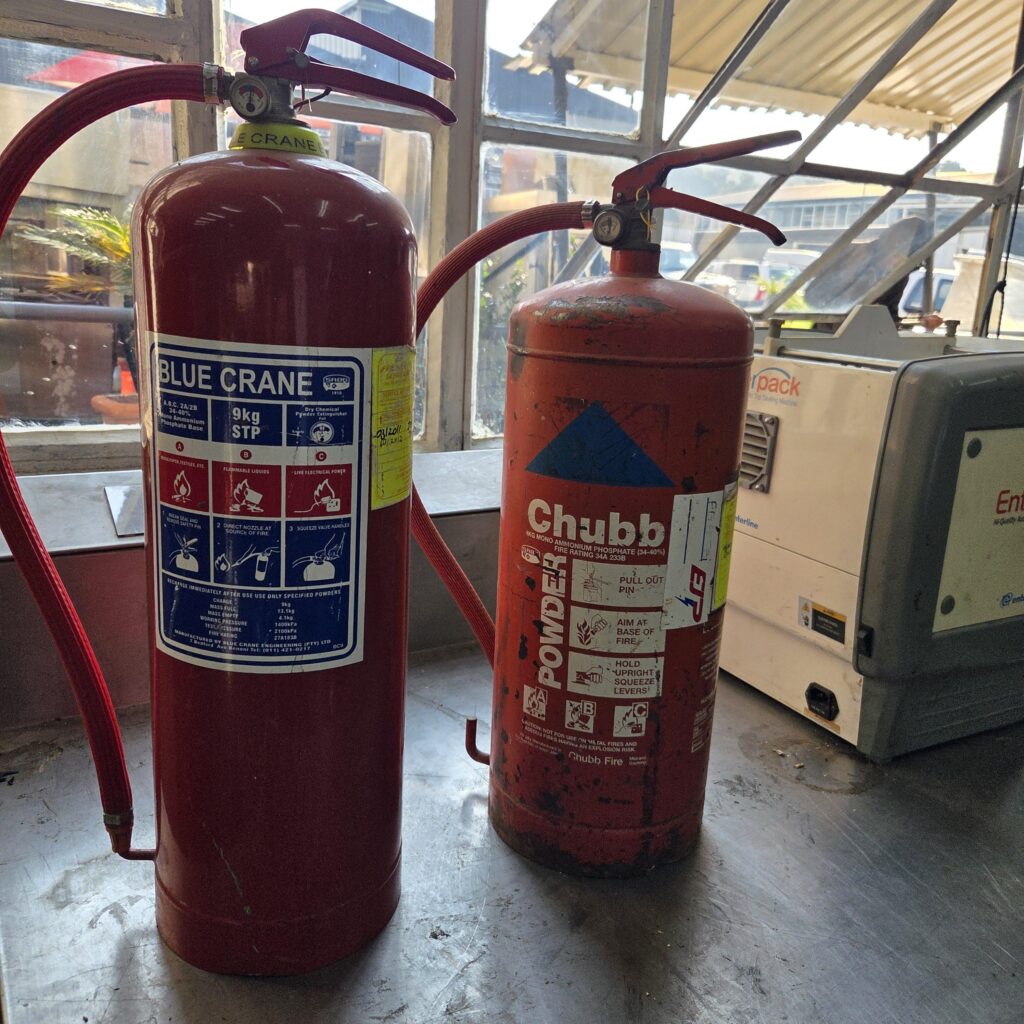 Pair of Red 9kg Fire Extinguishers (set of 2) with Hoses & Gauges