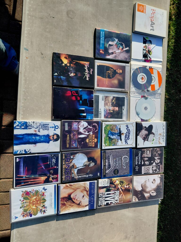 Mixed lot of ~20 English DVDs & Blu-rays — music concerts and movies