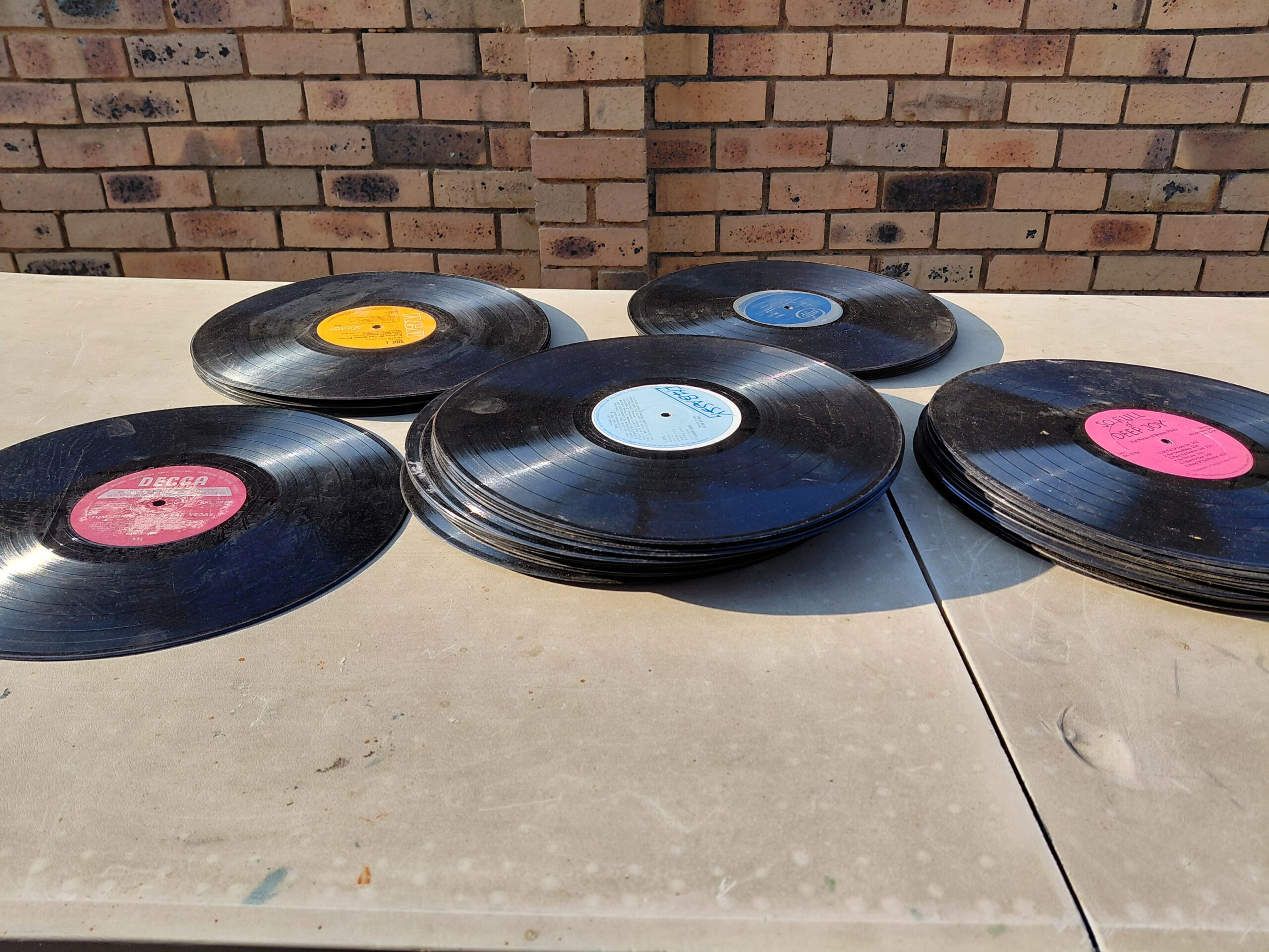 Lot of 50 Vinyl Records (Loose Records, Decor/Collector Lot)