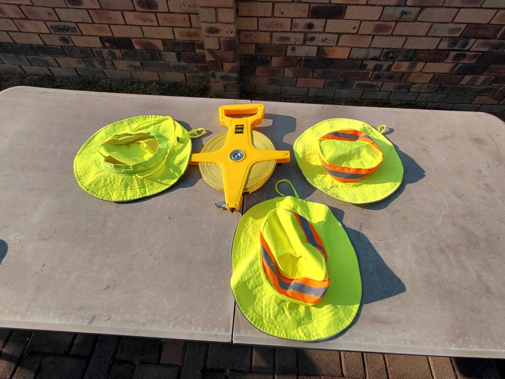 Open-Reel 100m Measuring Tape with 3 High-Visibility Bucket Hats (Lot of 4)