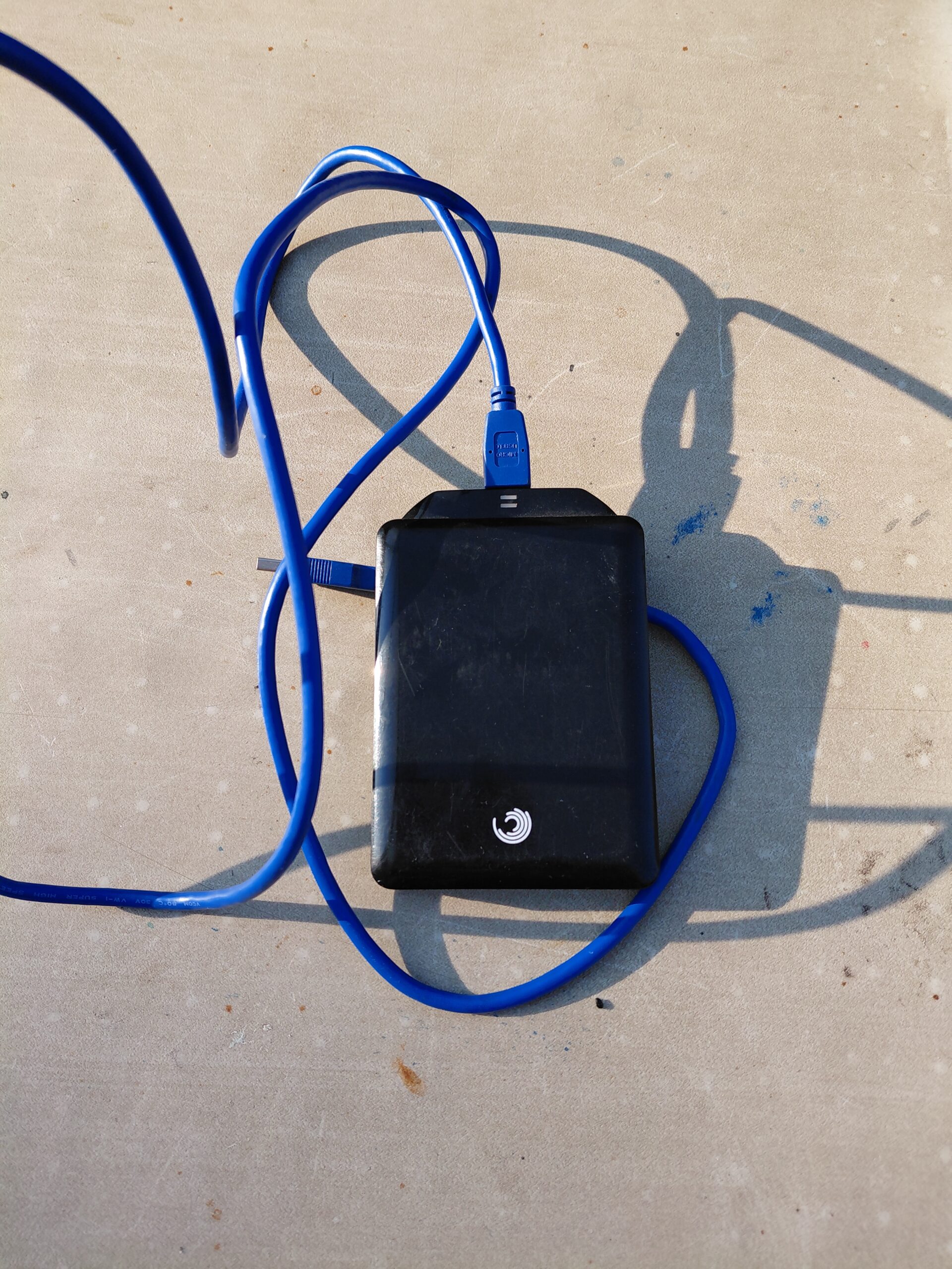 Seagate FreeAgent GoFlex 1TB External Hard Drive Enclosure with USB Cable