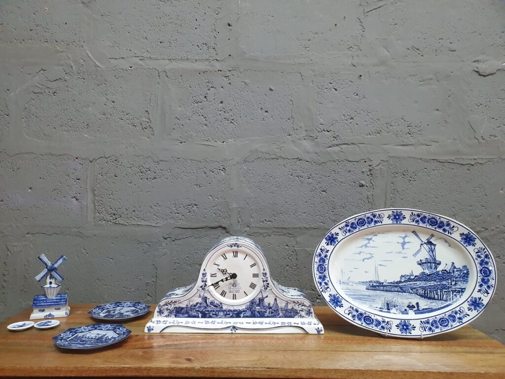 Delft Blue Mantel Clock & 6-Piece Delftware Decorative Ceramics Lot – Special Limited Collectors Edition