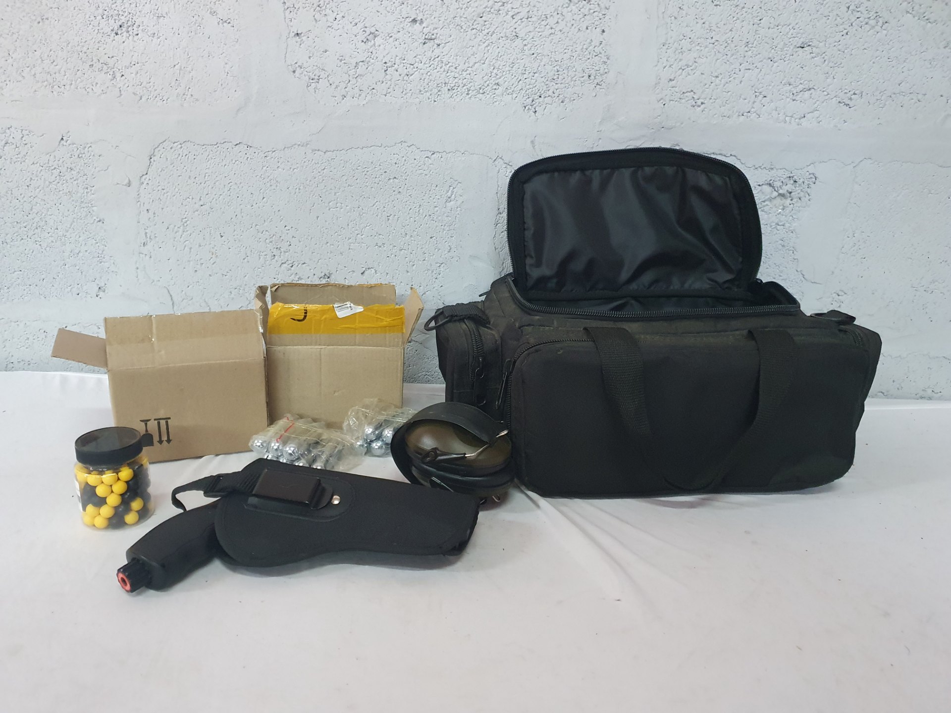 Umarex .50 Cal CO2 Revolver Set with Holster, Earmuffs, CO2 Cartridges & Carry Bag