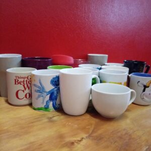 Joblot of approx. 18–20 Mixed Mugs (Mostly Ceramic) with Travel Lid & Glass