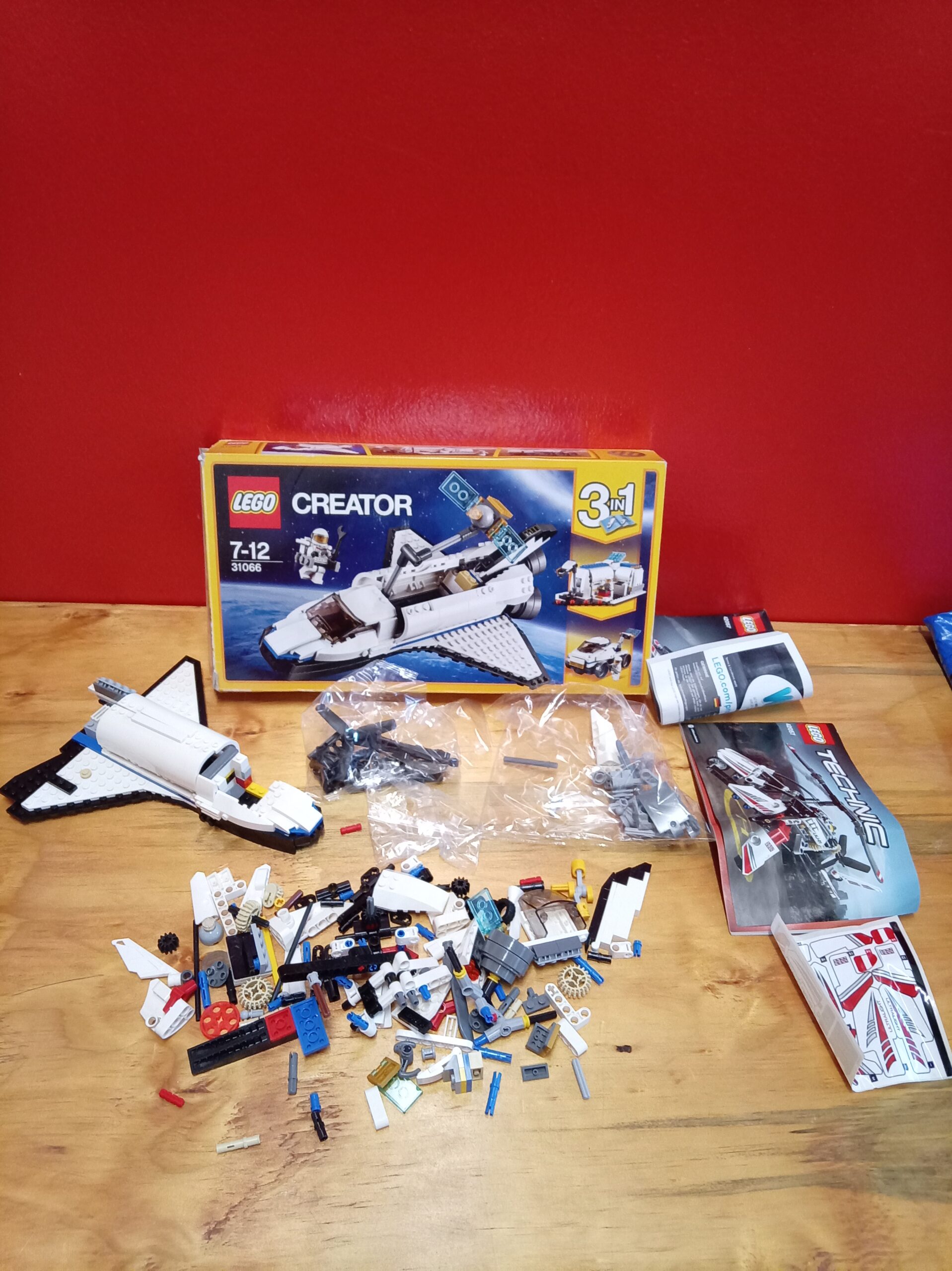 LEGO Creator 31066 (Space Shuttle) boxed assortment with manuals & loose pieces
