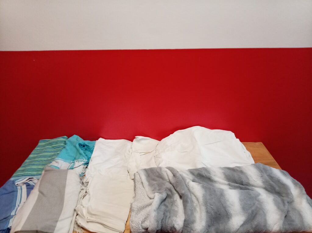Mixed Lot of Linen & Blankets — Approx. 6–7 Pieces, Grey & Cream