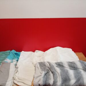 Mixed Lot of Linen & Blankets — Approx. 6–7 Pieces, Grey & Cream