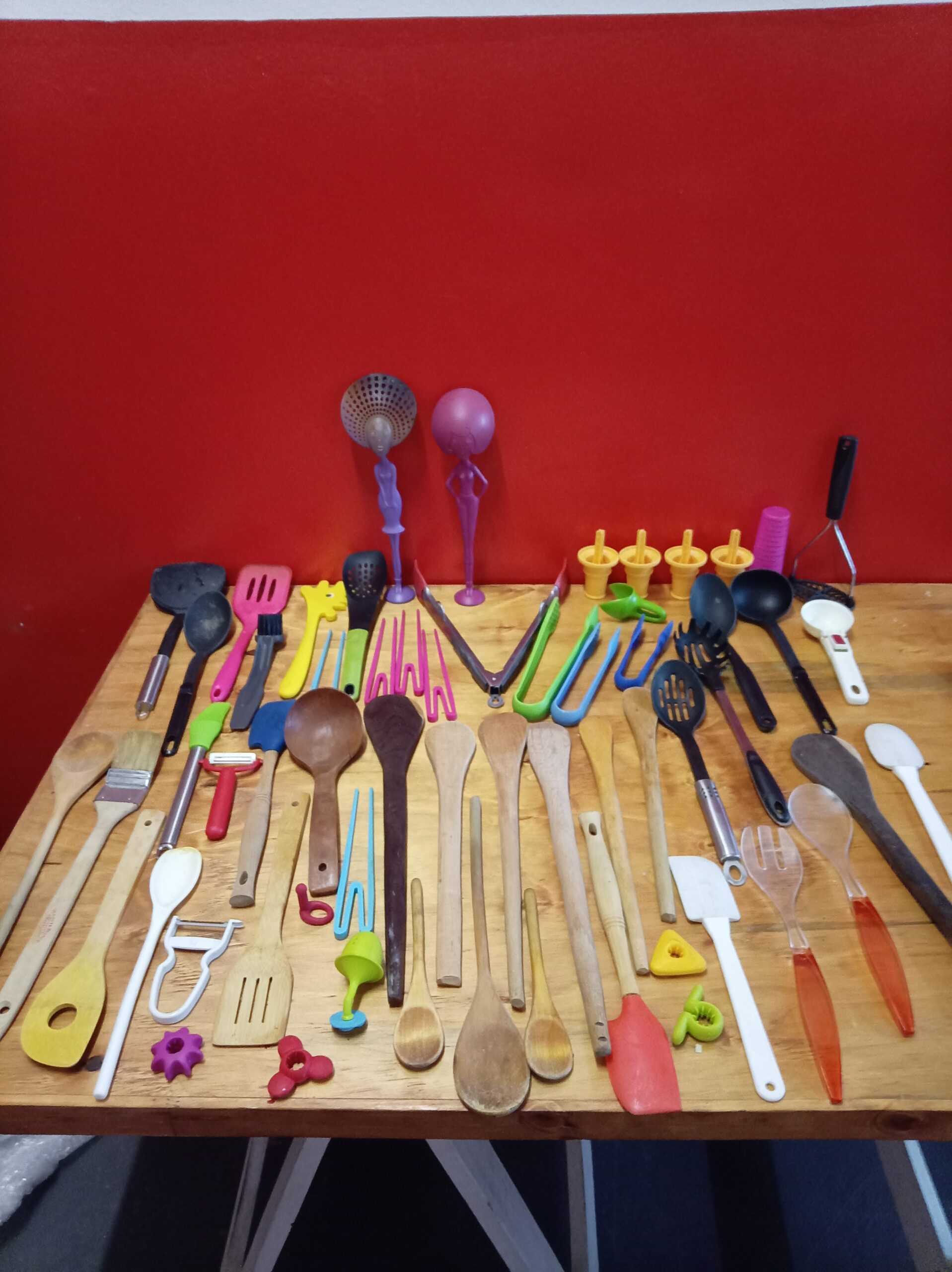 Joblot of Approx. 45–55 Kitchen Utensils – Mixed Wooden, Plastic & Metal Pieces