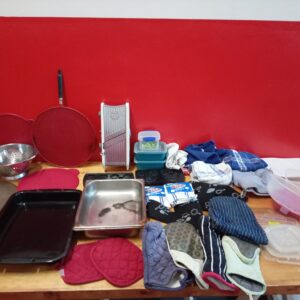 Mixed lot of kitchen & baking ware — approx. 30–40 pieces