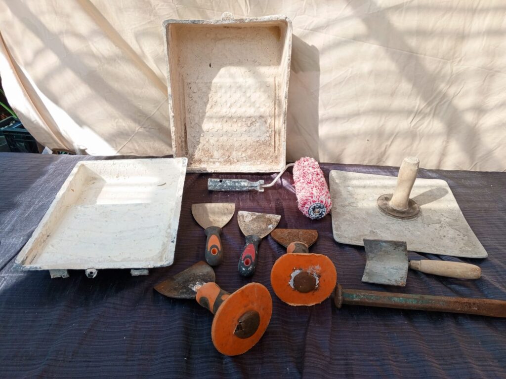 Joblot Paint and Plastering Hand Tools – Mixed Lot (approx. 12 items)