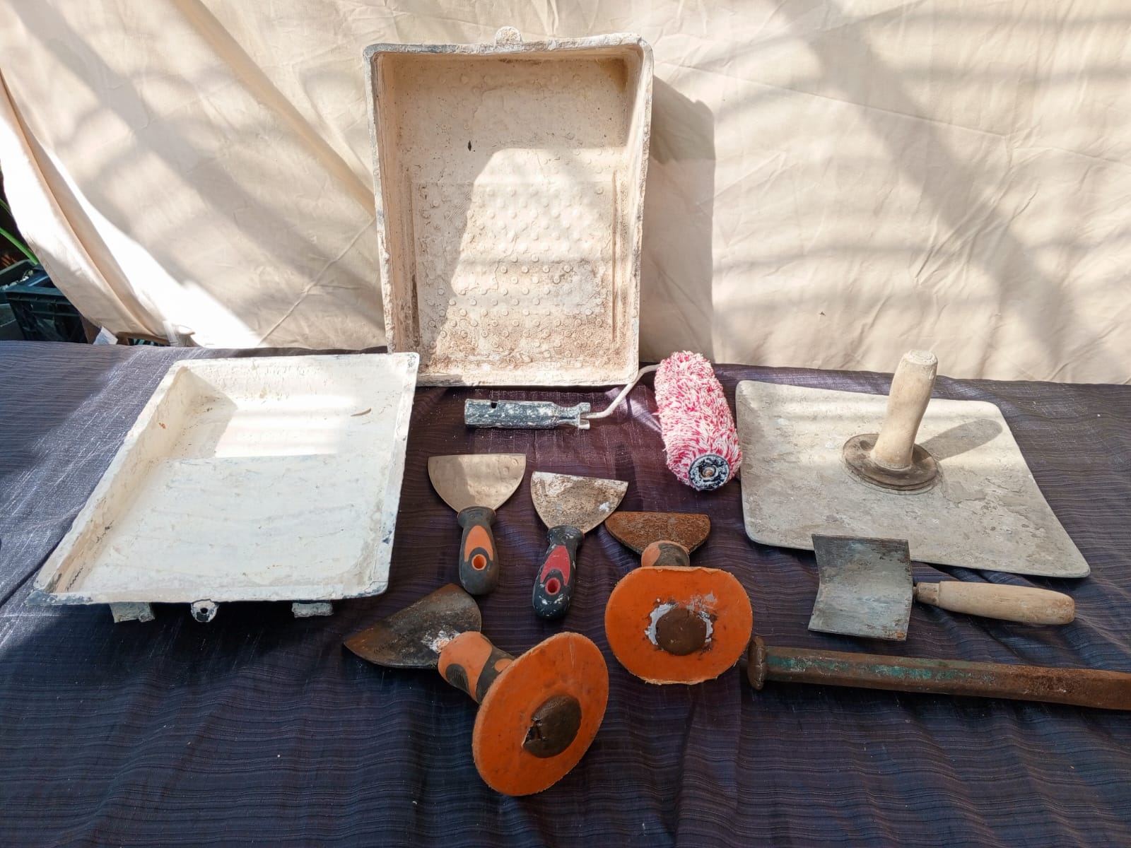 Joblot Paint and Plastering Hand Tools – Mixed Lot (approx. 12 items)
