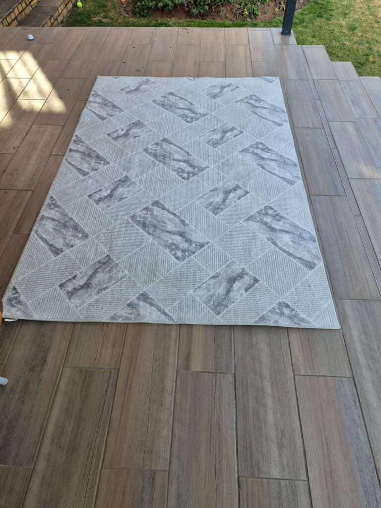 Modern Grey & White Geometric Area Rug — 146.5 × 216.5 cm, Rubber Anti-Slip Backing
