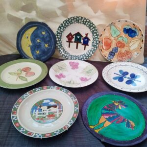 Set of 8 Assorted Decorative Wall Plates with Hanging Clips