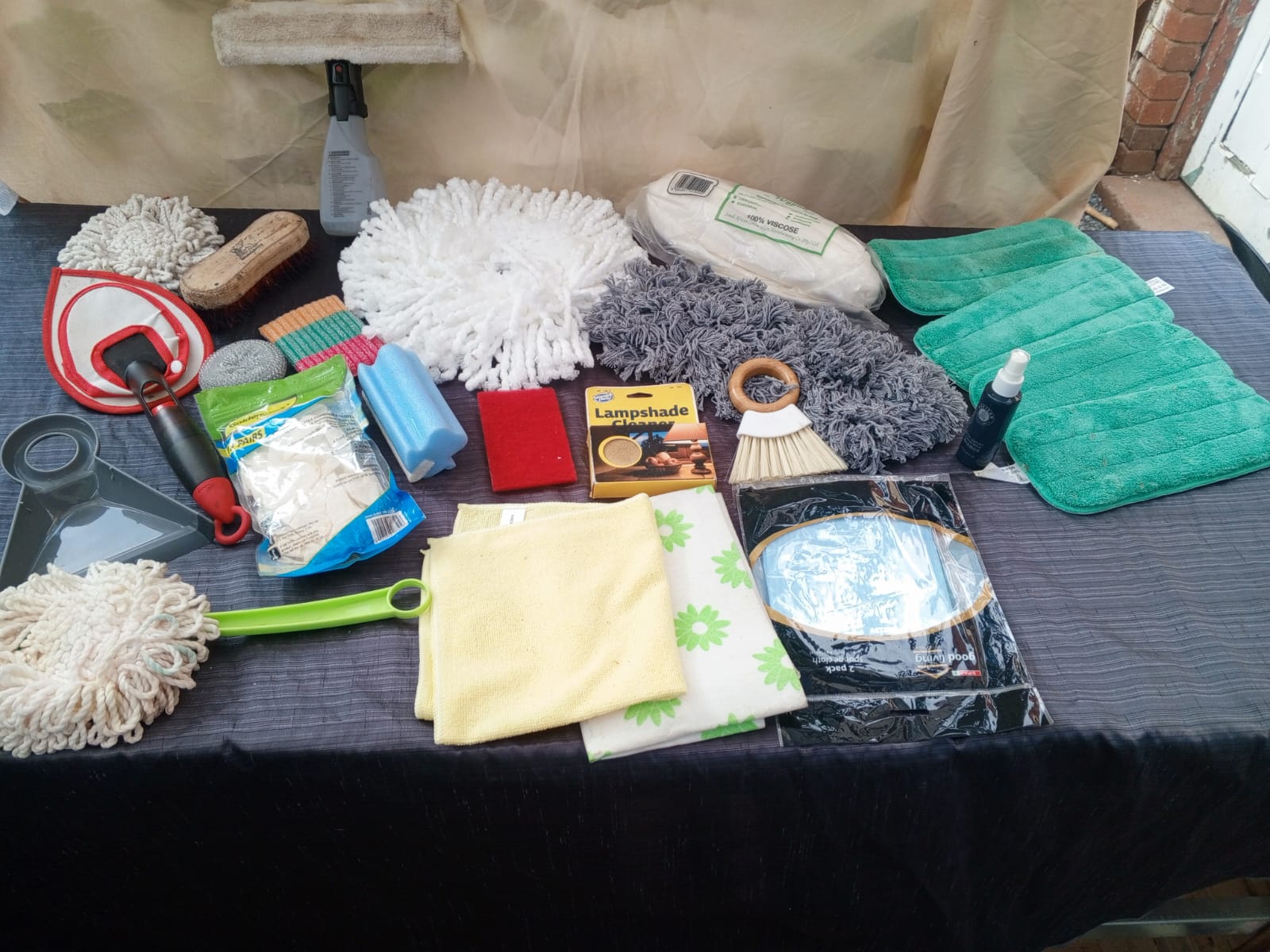 Joblot of Assorted Cleaning Goods – Cloths, Mop Heads, Brushes (≈15 pcs)