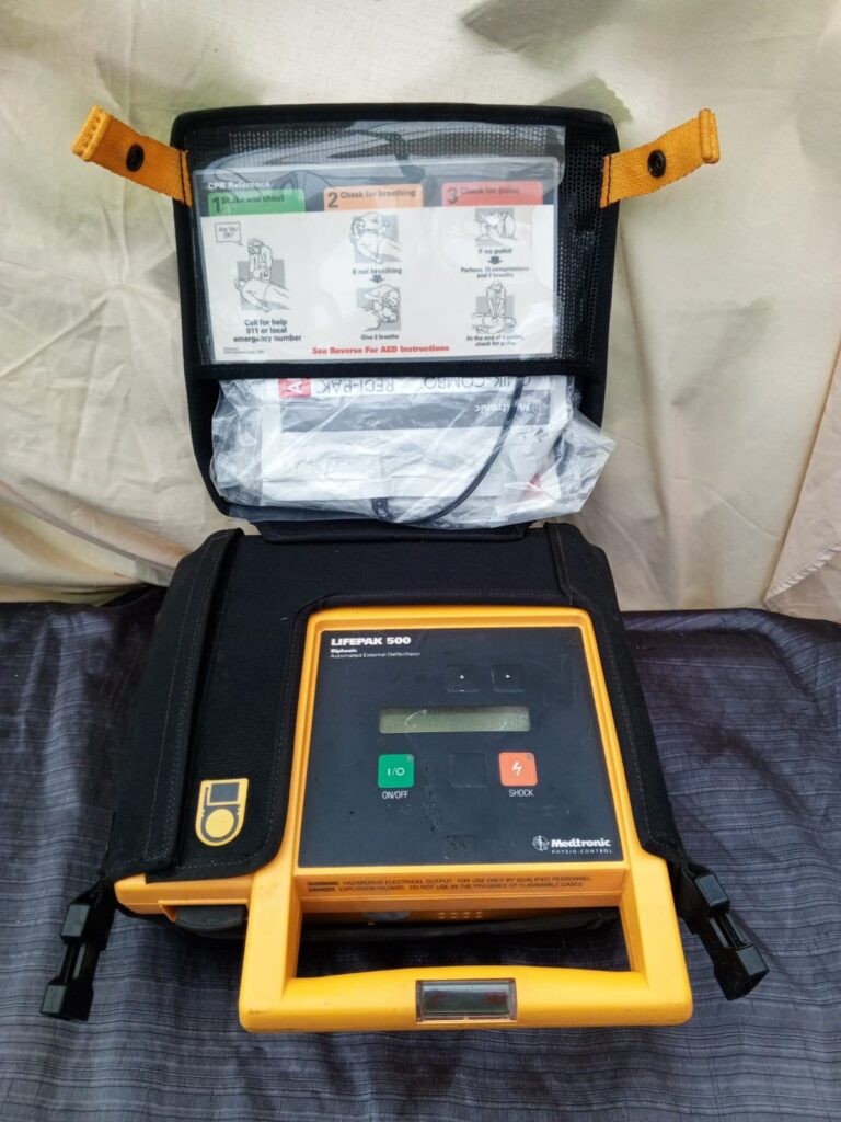 Medtronic LIFEPAK 500 Defibrillator with Battery & Sealed Pads — Untested / For Service