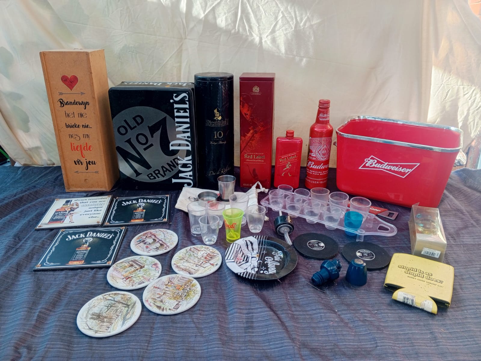 Mixed bar / man-cave lot — branded Jack Daniel’s & Budweiser items, approx. 25–30 pcs