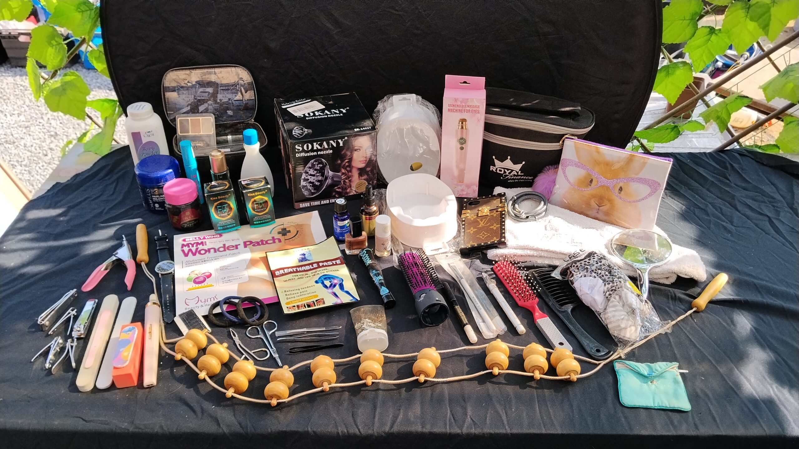 Mixed Lot of Assorted Personal-Care & Beauty Accessories (Approx. 25–35 Items)