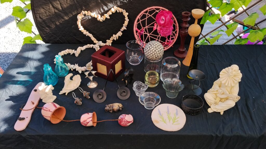Mixed Lot of 20–25 Decorative Glass, Ceramic & Metal Ornaments