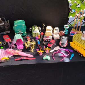 Mixed Lot of Used Children’s Toys – Vehicles, Dolls & Accessories (30–40 pcs)