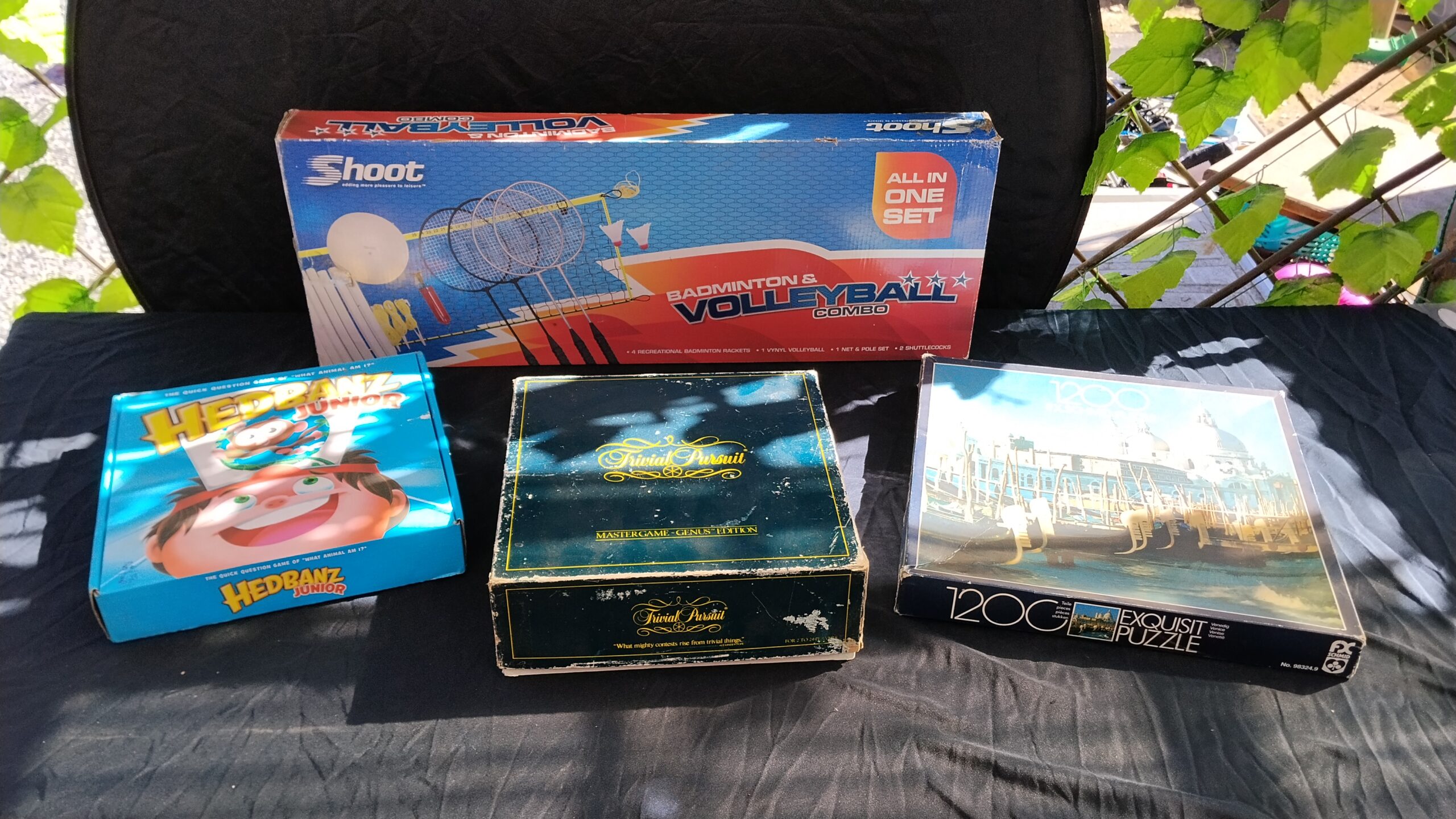 Mixed lot of 4 boxed games and a 1200-piece puzzle