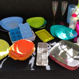 Mixed lot of ~25–30 plastic plates, containers, bottles and cups