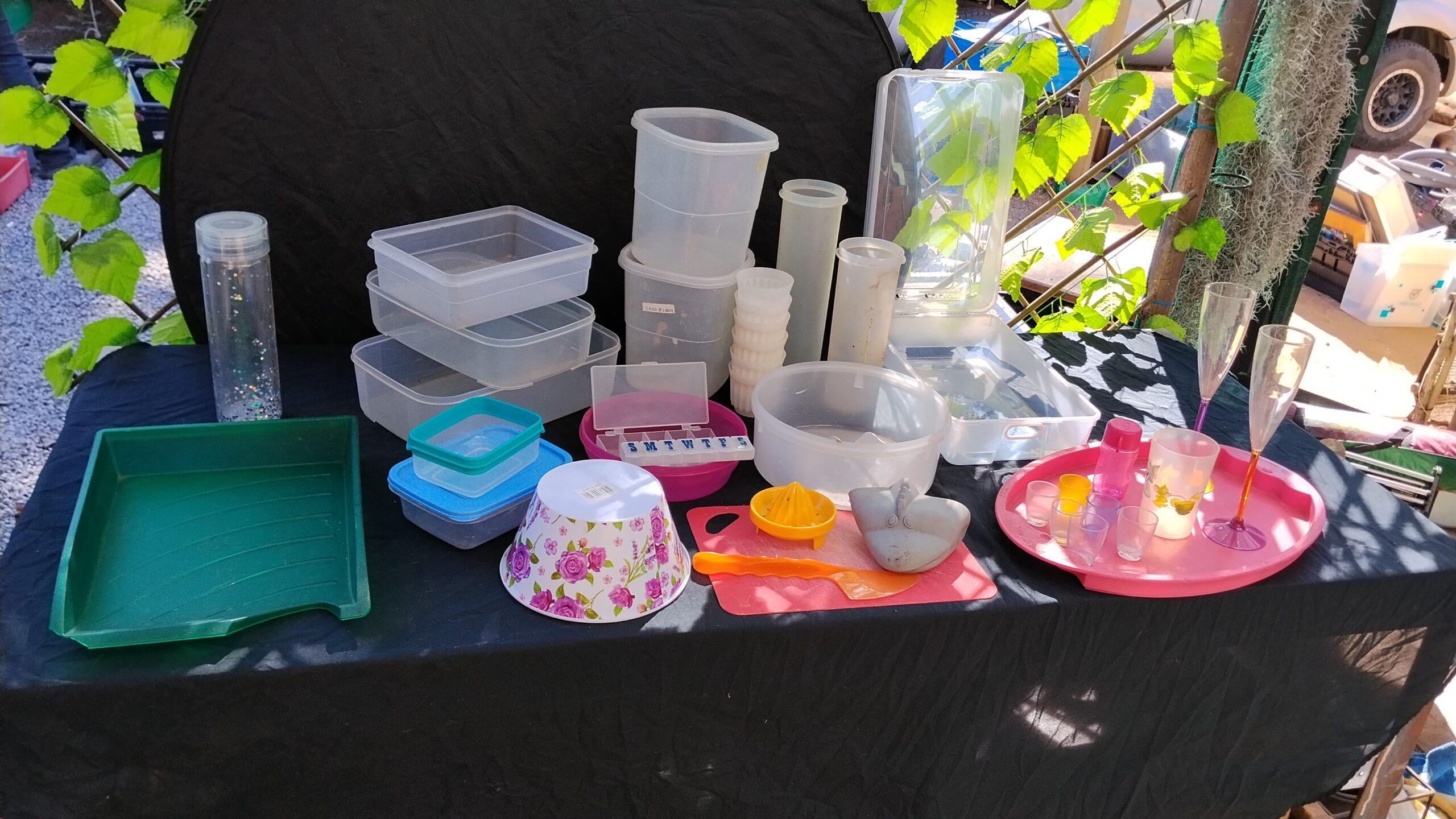 Mixed lot of plastic household kitchen items – approx. 20–30 pieces