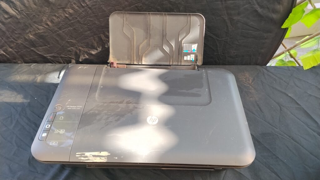 HP Deskjet 2050 All-in-One Printer (parts / salvage)