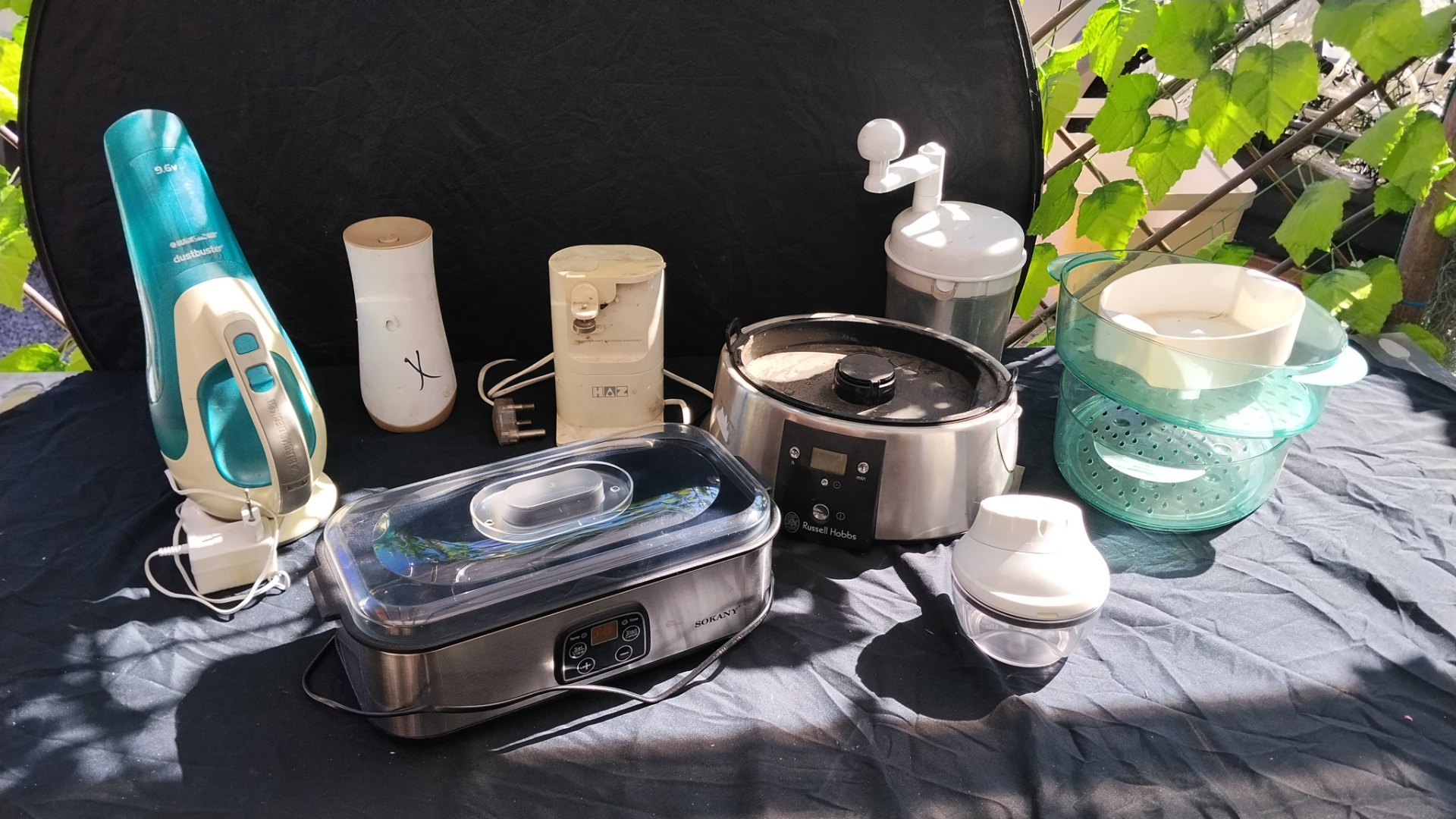 Bulk Lot of 7 Assorted Small Kitchen Appliances & Gadgets – Untested/Not Working, Spares or Repairs