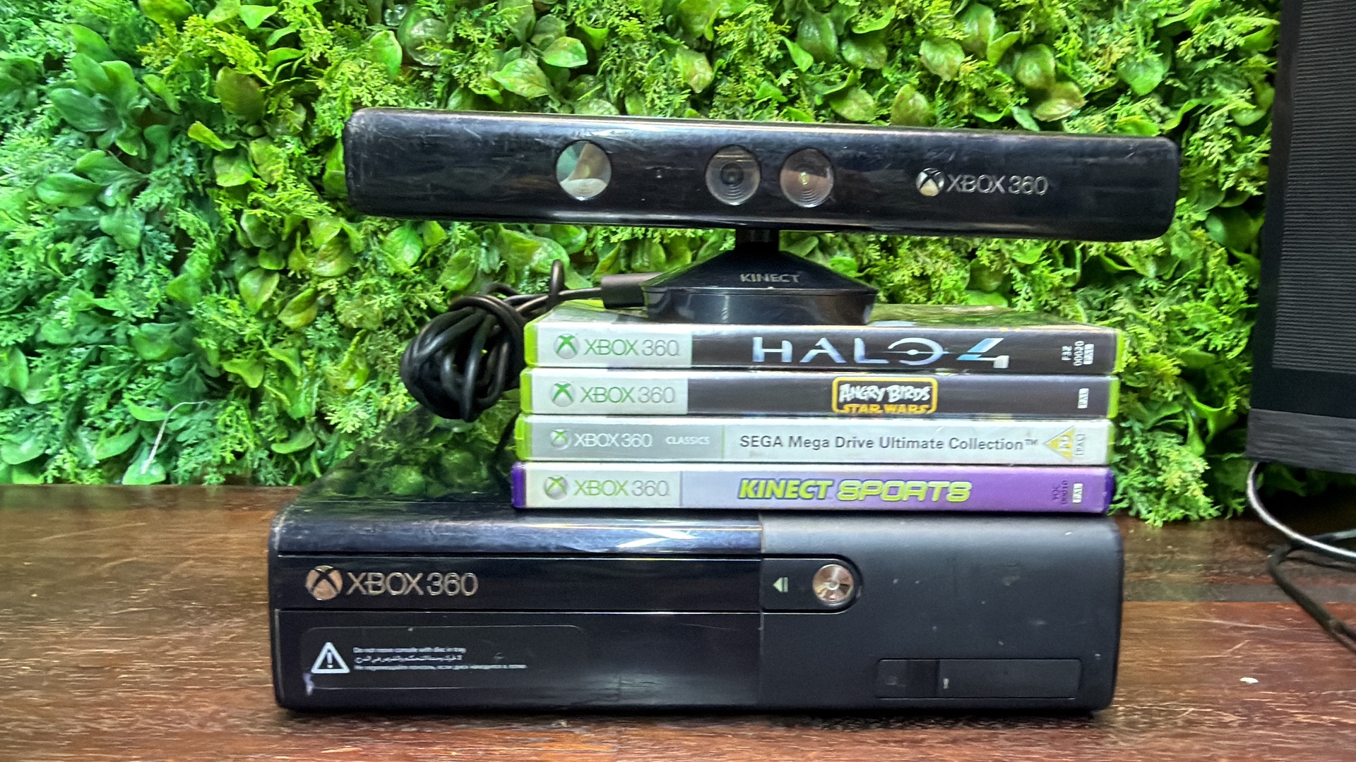 Xbox 360 console bundle with Kinect sensor + 4 Xbox 360 games — Untested, sold as is