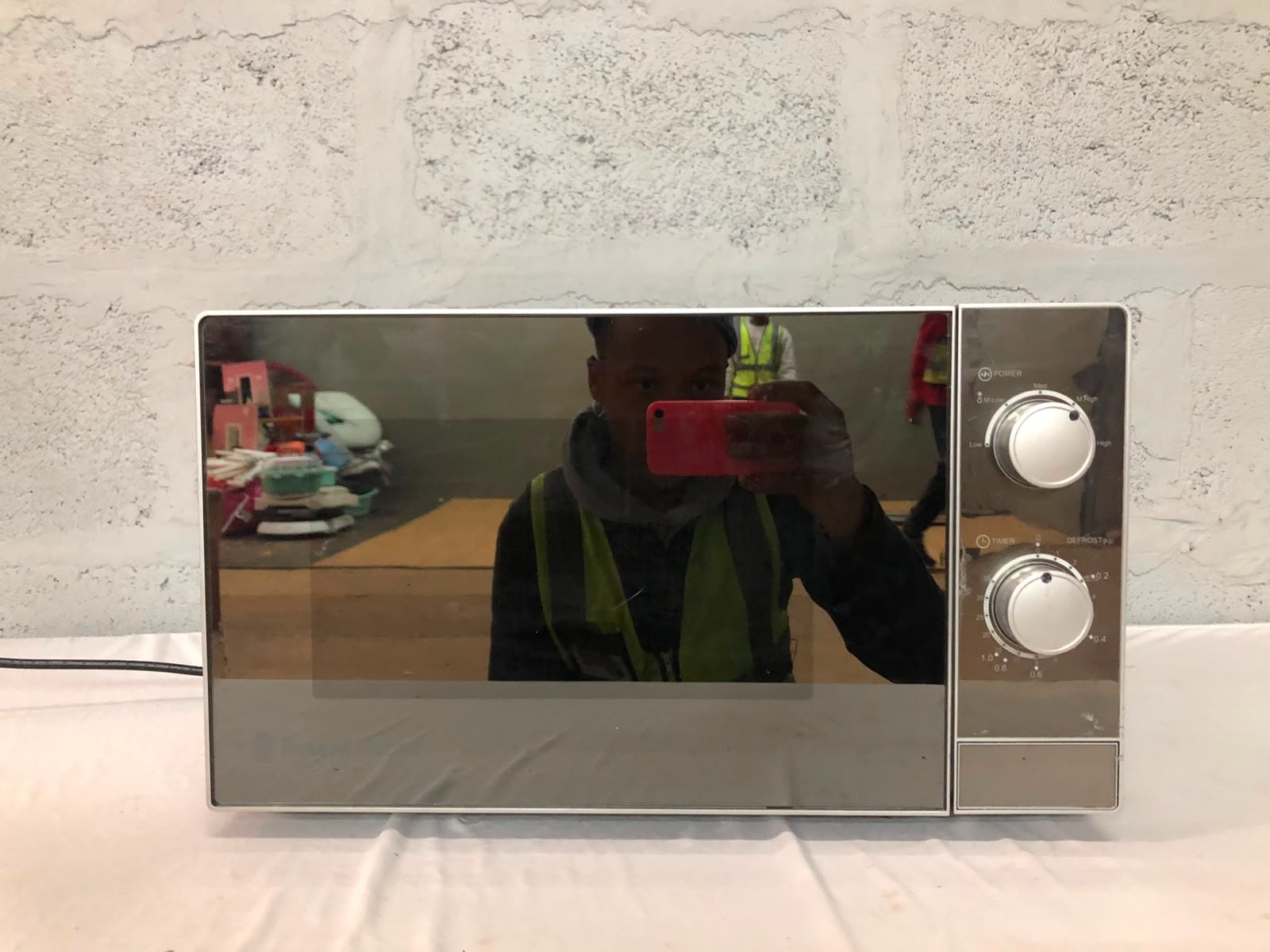 Russell Hobbs RHMA23L Microwave Oven – Good Condition, Complete with Glass Turntable