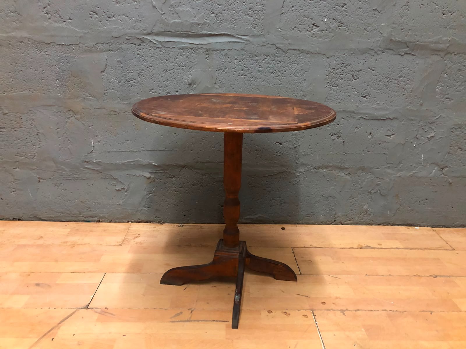 Small Round Wooden Side Table – Pedestal Base, Heavy Wear, 62x60cm