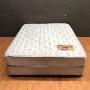King Koil Performa Ultra 2000 Queen Mattress & Base Set – Good Condition