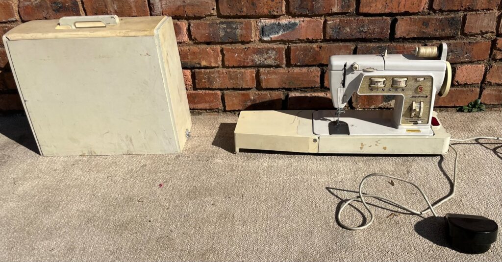 Singer Magic Bobbin Deluxe Model 620U Sewing Machine with Case – Turns On, Needs Attention