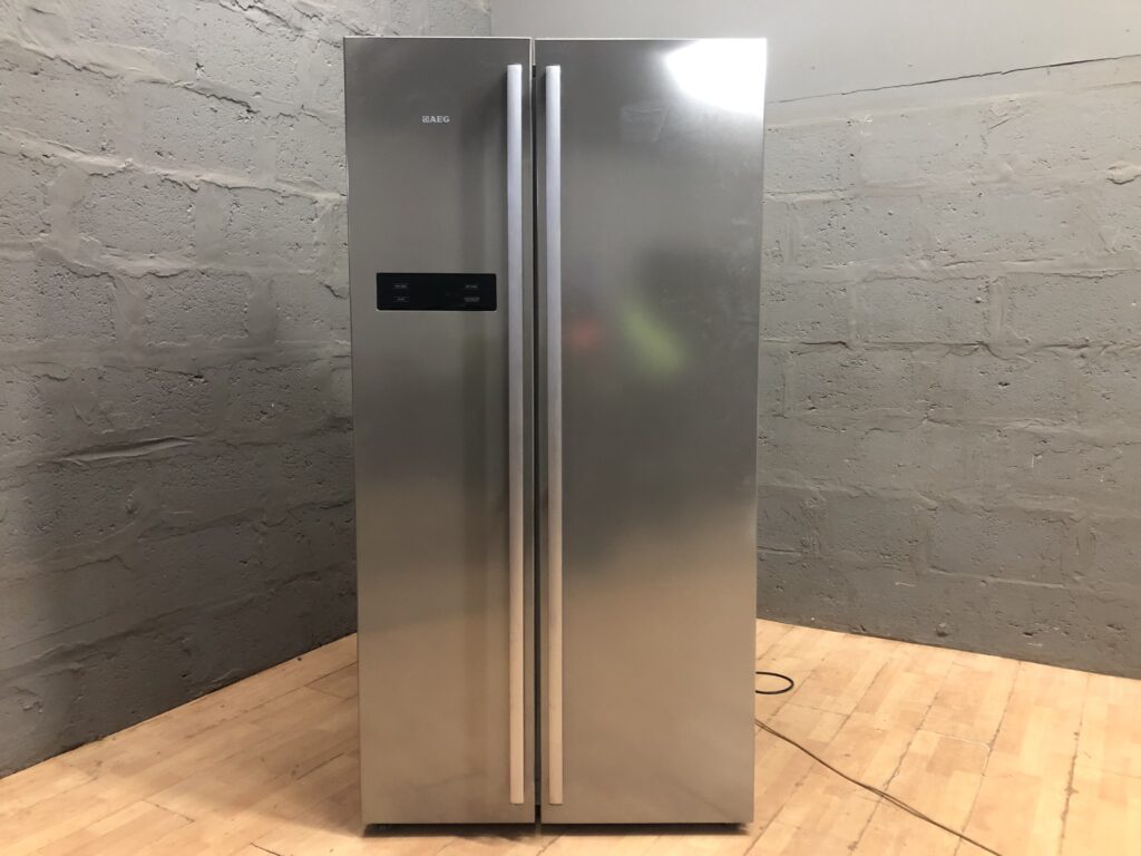 Side-by-side Refrigerator / Freezer, Stainless-finish, Digital Display