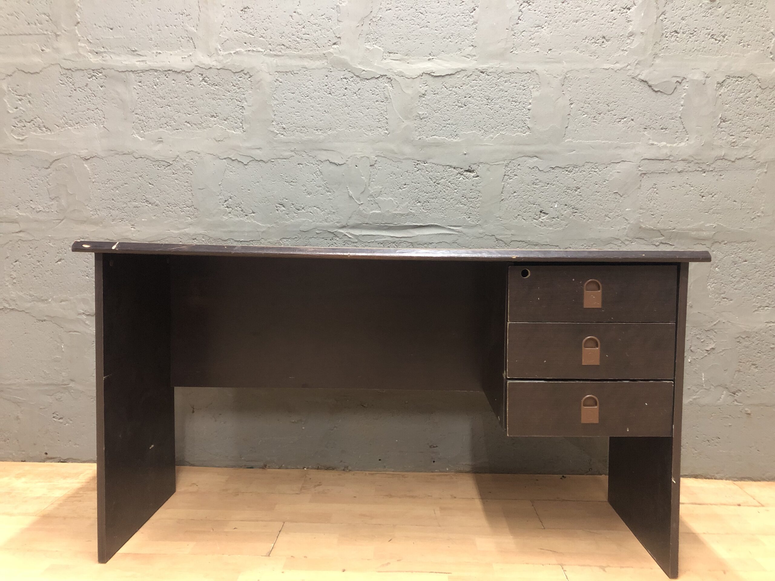 Used Office Desk with Three Right-Side Drawers, 140 x 60 x 75 cm