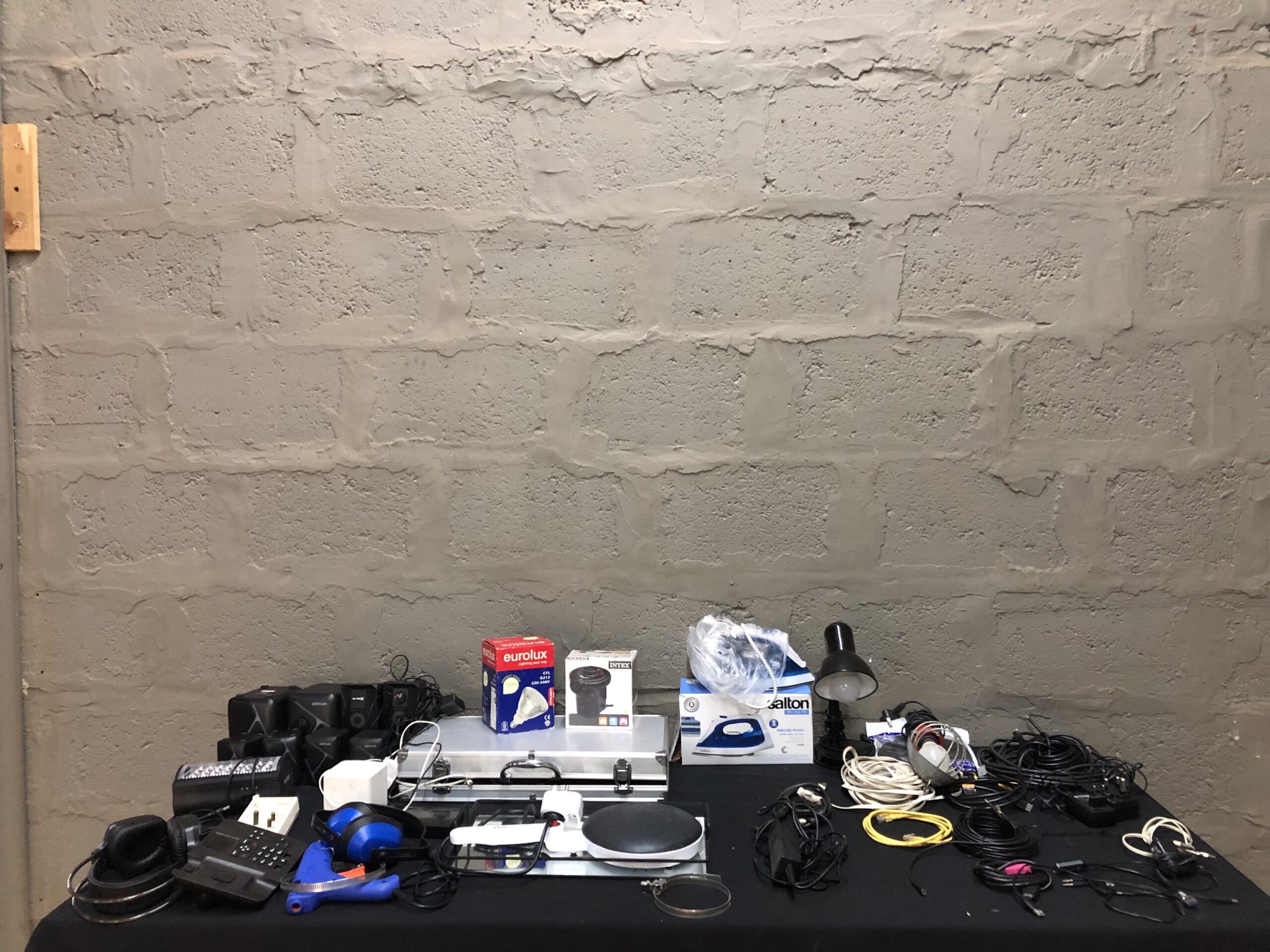 Mixed lot of assorted small electronics, boxed items & accessories (15–25 pcs)