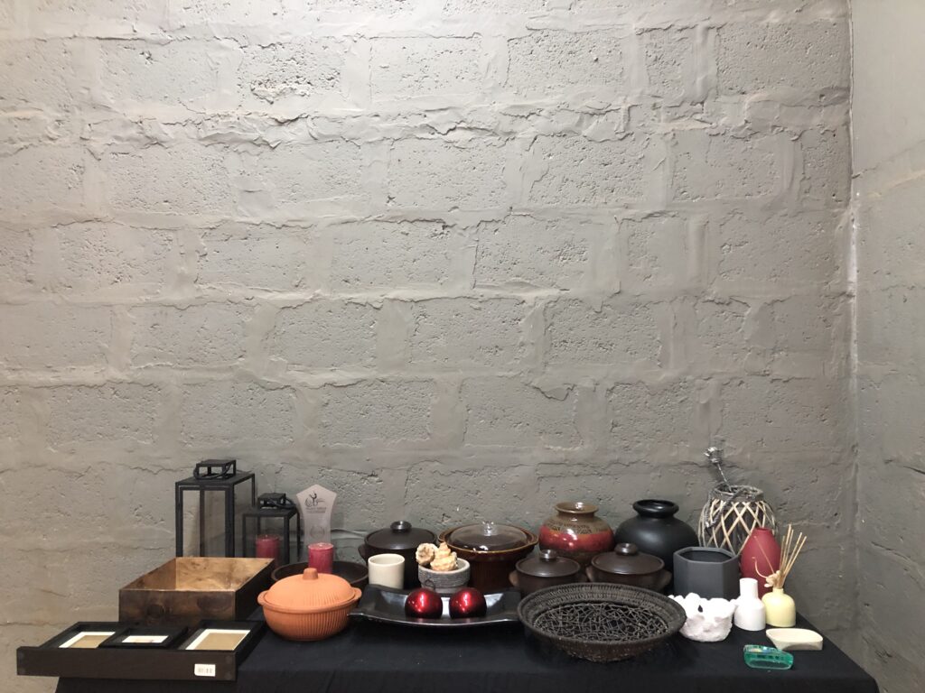 Mixed lot of decorative vases, bowls, trays, lanterns & small homeware (approx. 25–30 pcs)