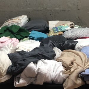 Mixed Lot of Assorted Bedding & Linens (Approx. 10–15 Pieces)