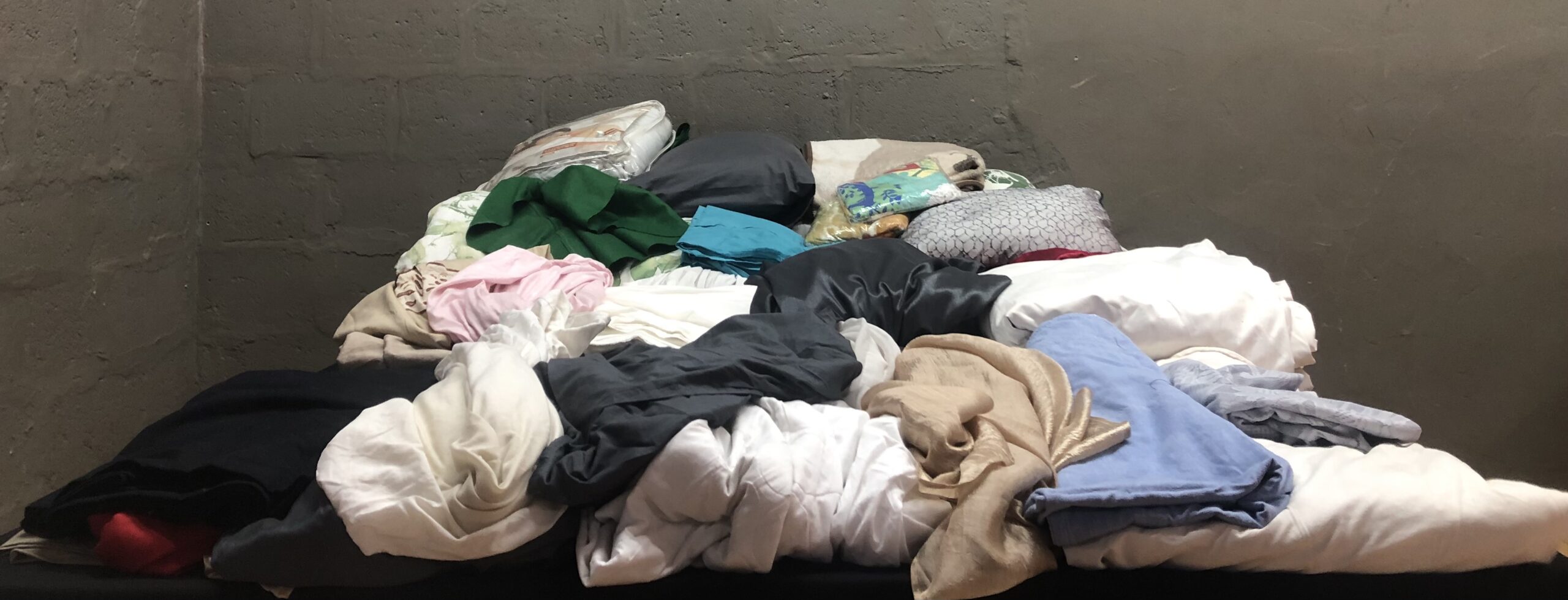 Mixed Lot of Assorted Bedding & Linens (Approx. 10–15 Pieces)