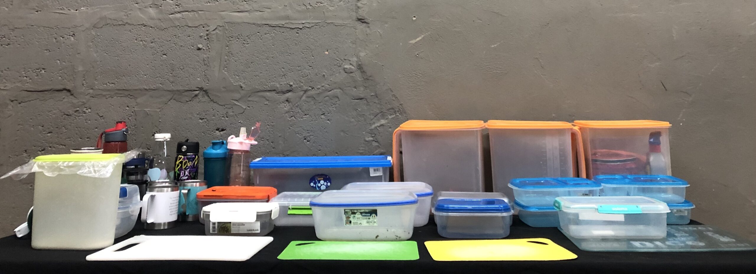 Bundle of assorted kitchen storage containers, cutting boards & drinkware (25–30pcs)