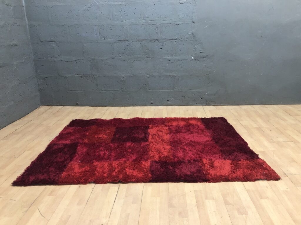 Red shag patchwork area rug, 162 x 216 cm — used, light pile wear