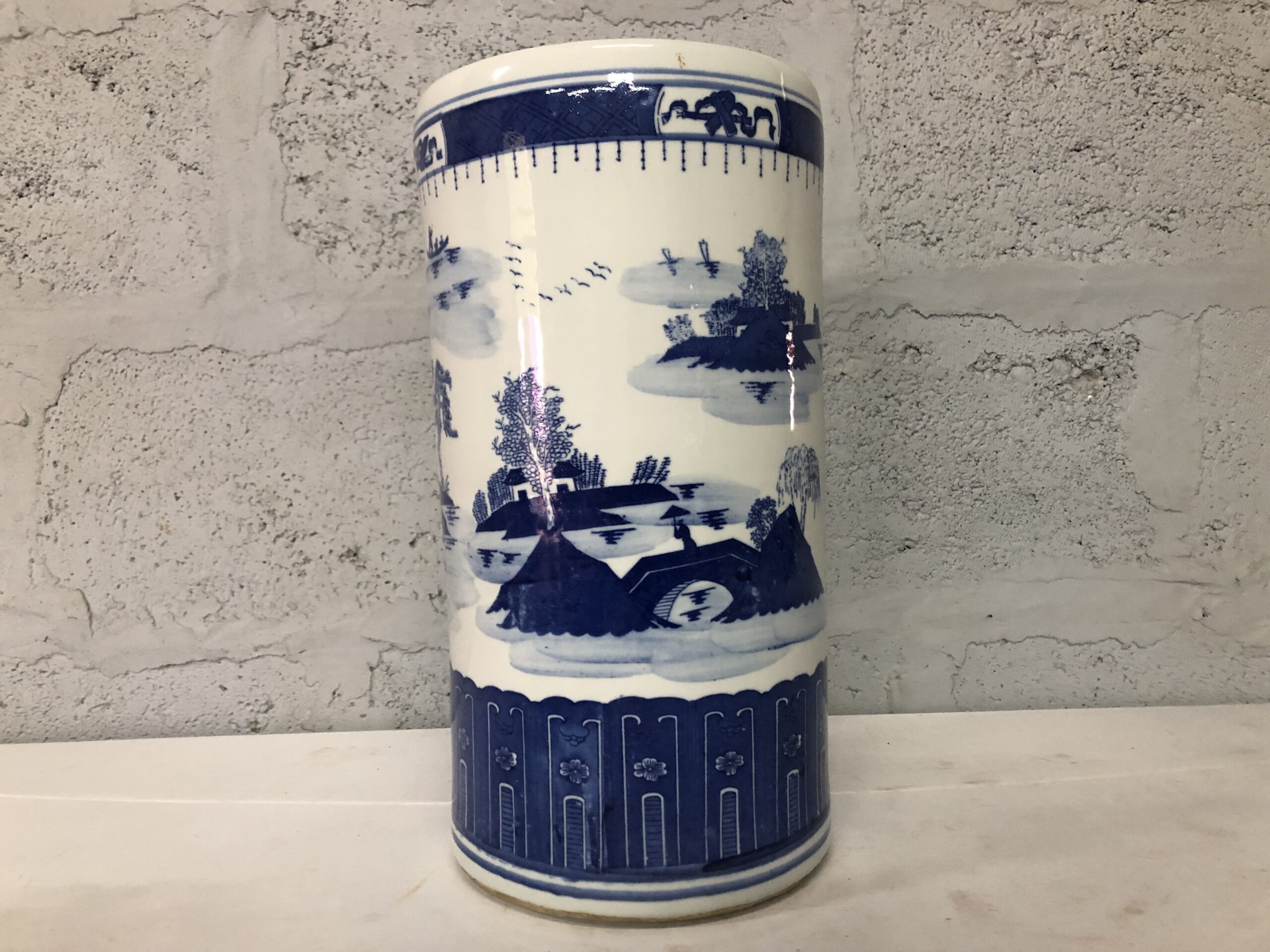 Blue & White Cylindrical Ceramic/Porcelain Decorative Pot, 23x23x42 cm