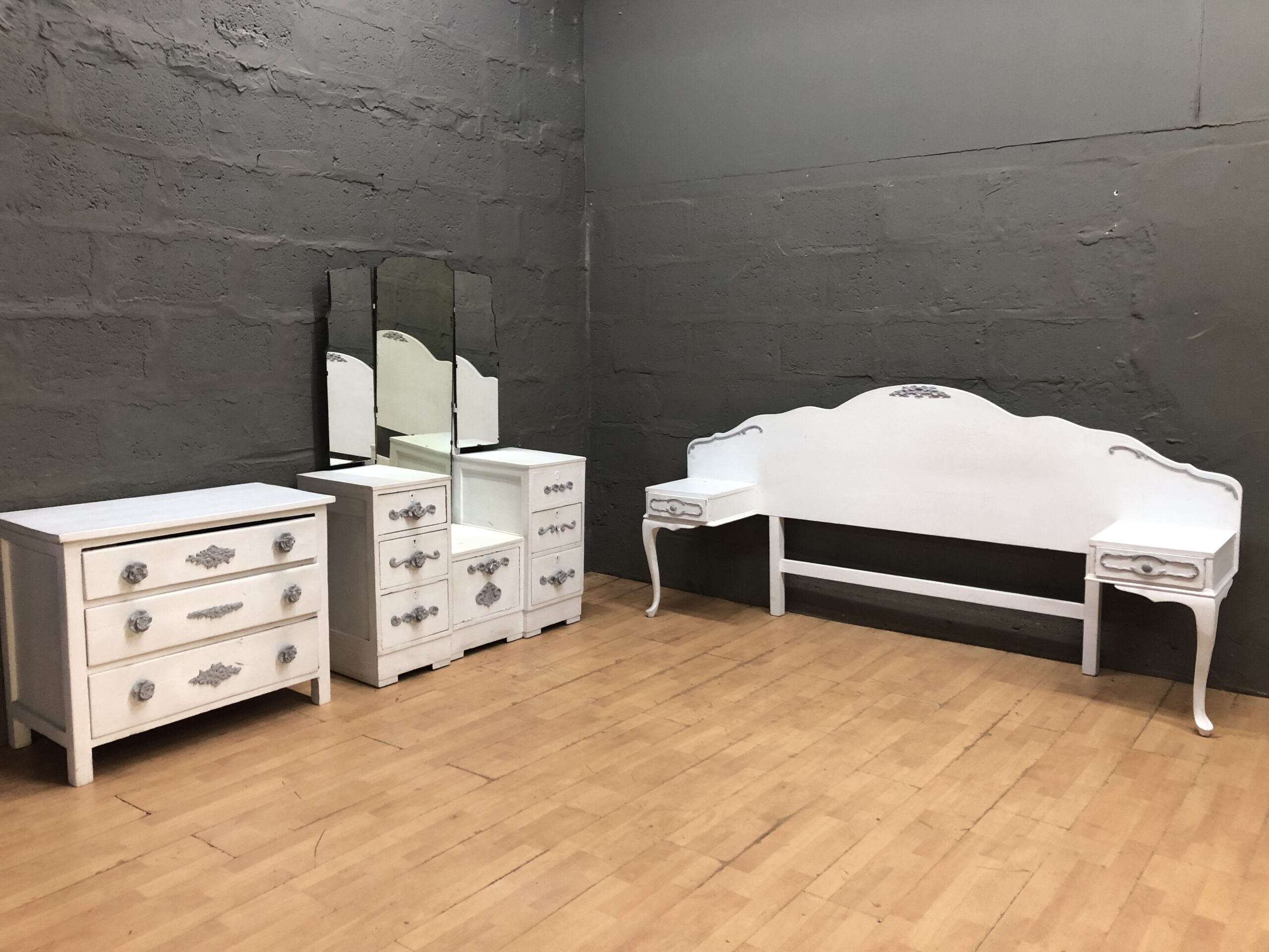 White painted 3-piece bedroom furniture set with vanity mirror