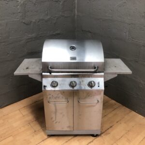 Three-burner freestanding gas barbecue / grill on wheeled cabinet, with side shelves