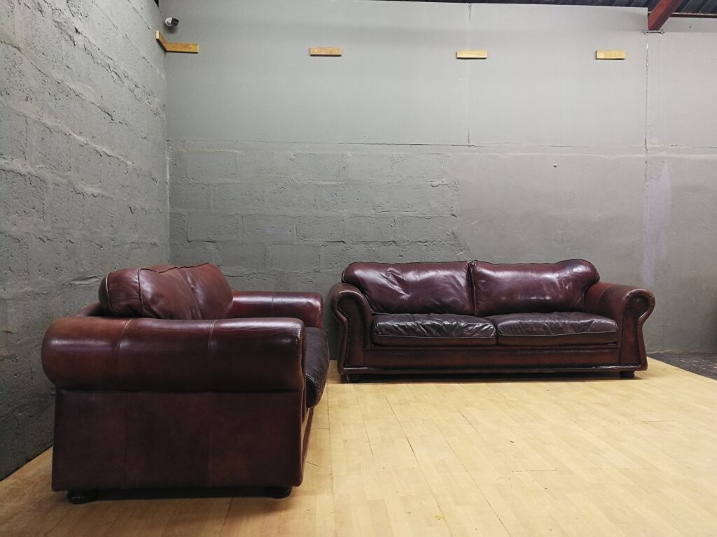 2 x Two-seat Brown Genuine Leather Sofa’s 148 x 94 x 80 cm — Used, Tear in Seat Cushion