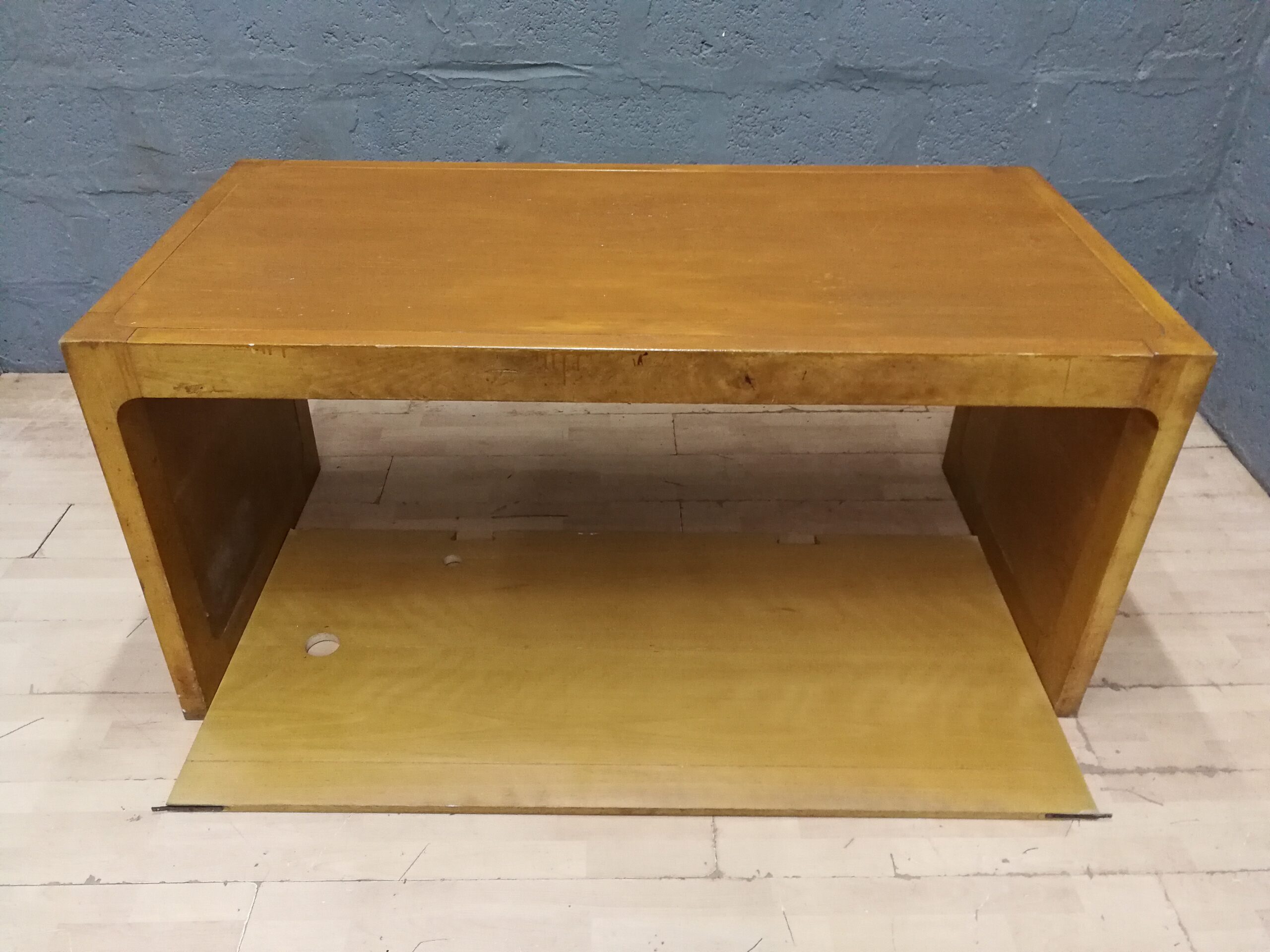 Low Rectangular Wooden-Look Table / Bench with Removable Lower Shelf (160 x 80 x 74cm)