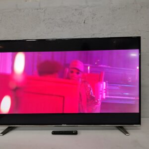 Hisense 55" LED TV (Model 55K3300UW) – Screen Shown Powering On, Remote & Stands Included