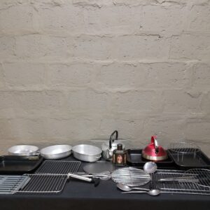 Lot of assorted kitchen cookware & utensils — approx. 20 pieces