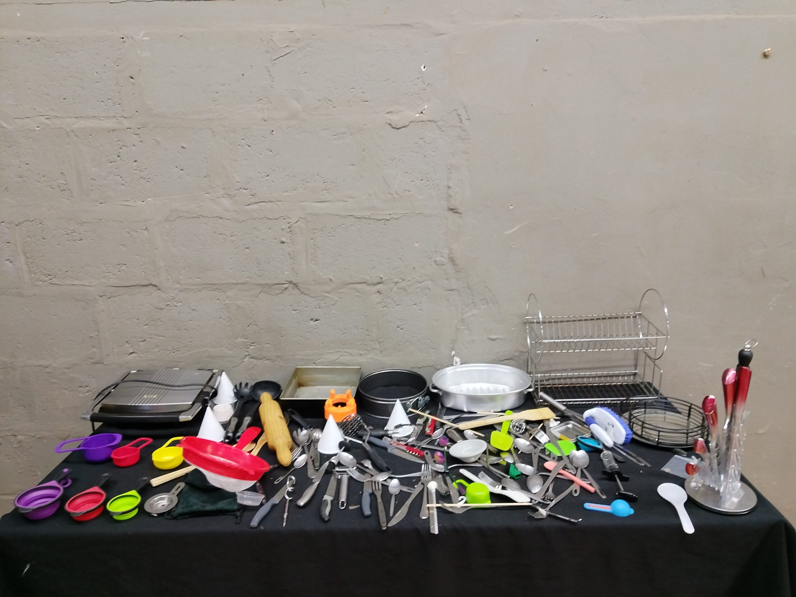 Assorted Kitchen Utensils & Cookware Lot with Countertop Electric Grill (40–60pcs)