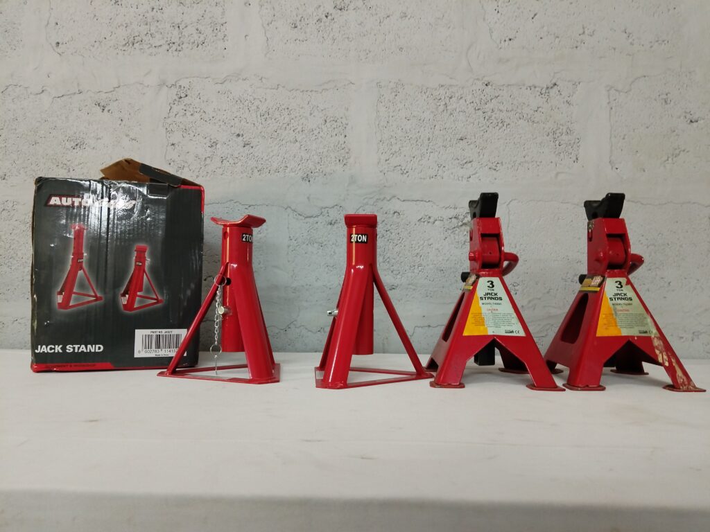 Lot of 4 Red Metal Jack Stands – 2 x 2-ton tubular, 2 x 3-ton A-frame (T43001 visible)